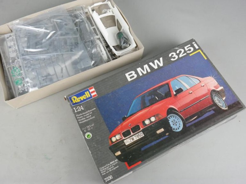 Revell model kit BMW 325 i