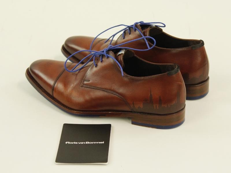 Geklede herenschoenen in cognackleur  gemerkt Floris van Bommel