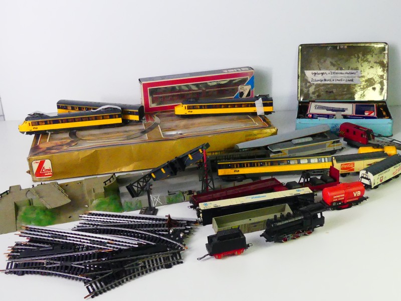 Lot Hobby-treinen en onderdelen ≠
