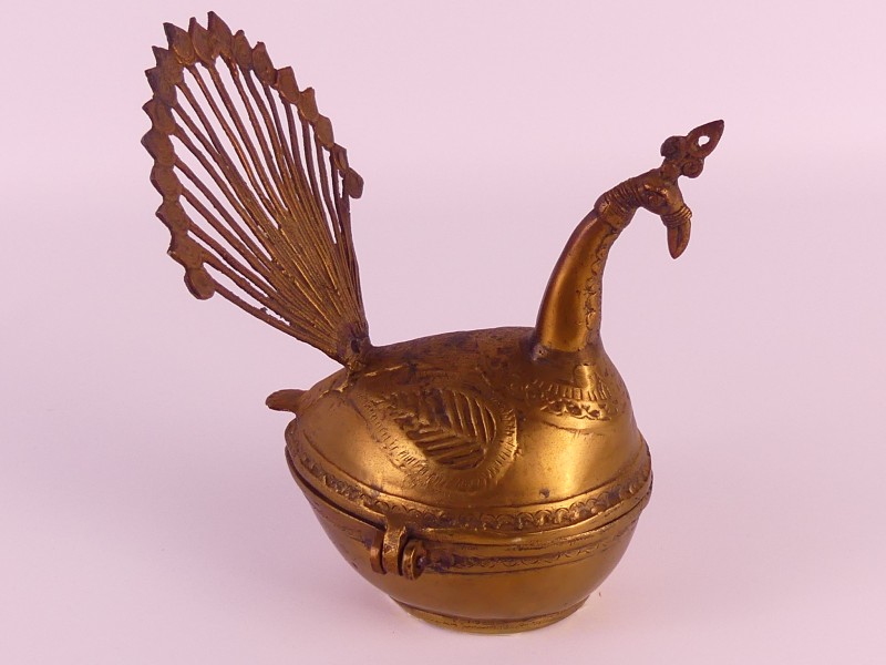 Decoratief metalen sieradendoosje