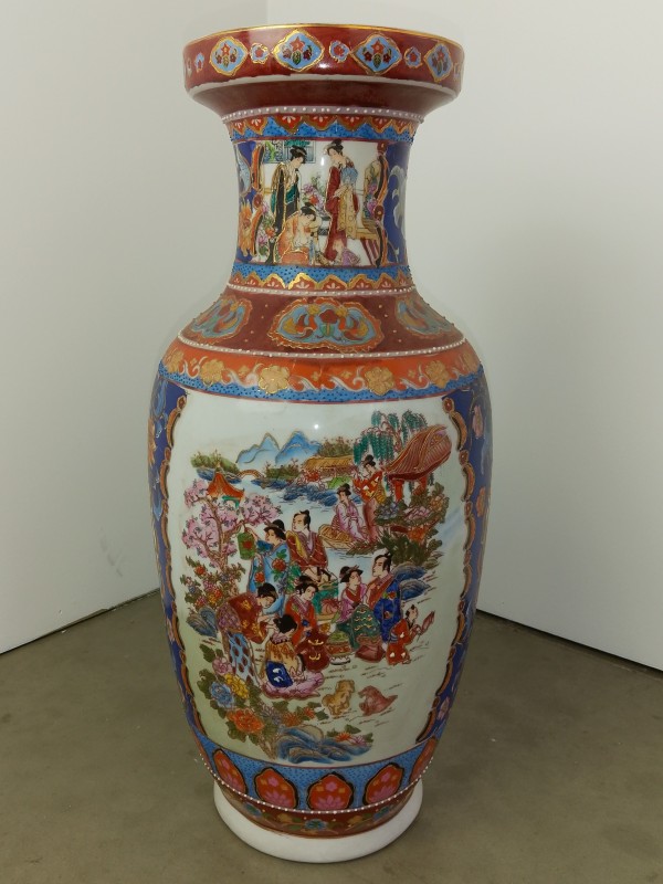 Grote handbeschilderde Chinese porseleinen vaas in Satsuma-stijl