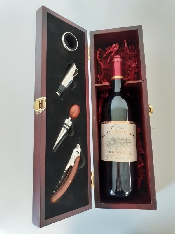 Fles wijn + 4 accessoires