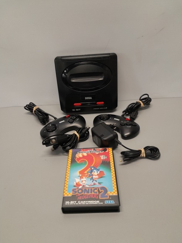 SEGA Mega Drive II spelconsole met 2 controllers