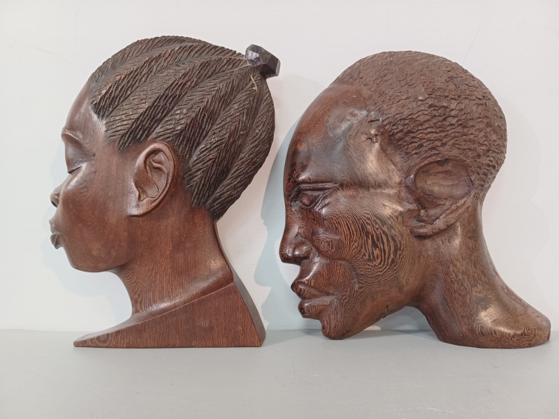 2 houten Afrikaanse wandsculpturen