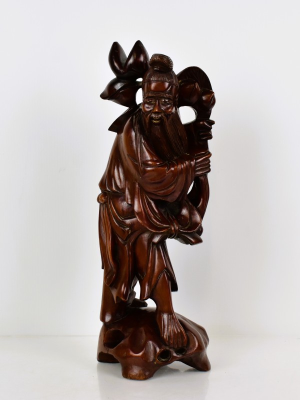 Chinese houten beeldsculptuur van Shou Xing met perzik en lotus