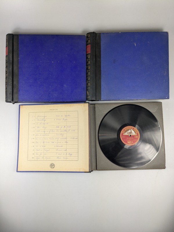3 LP boeken met oude Bakelietplaten.