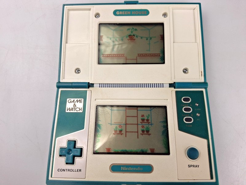 Game & watch: Greenhouse.