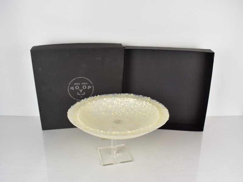 Design schaal ‘Poop by Poly’ van Rudi Respeel en van  Koen Spaendonck – gerecycleerd kunstobject met doos ca. 2010