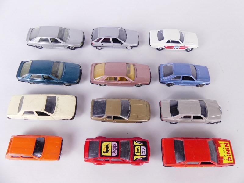 Collectie Miniatuurauto's - 12 Modellen, Schaal 1:43