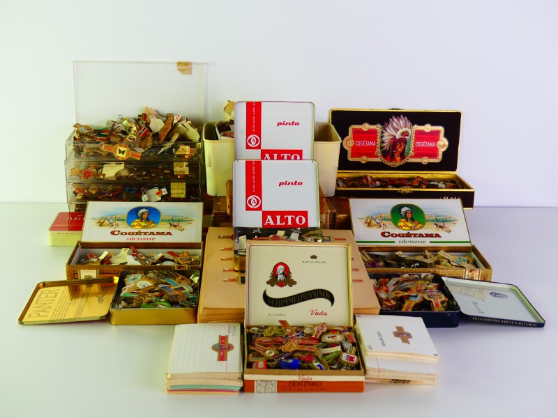 Uitgebreide verzameling vintage sigarenbandjes