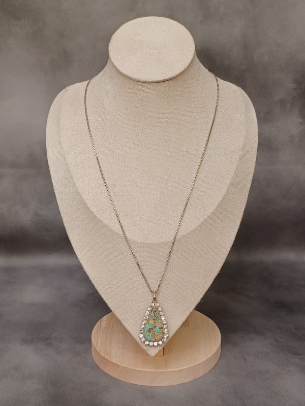 Zilveren ketting met Turkoois hanger en kristallen rand