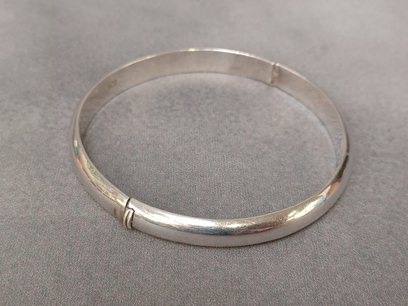 Elegante eenvoudige zilveren armband