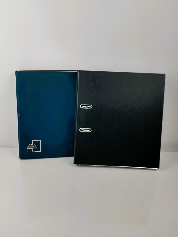 Twee albums met Belgische en Duitse postzegels, 19e en 20e eeuw.