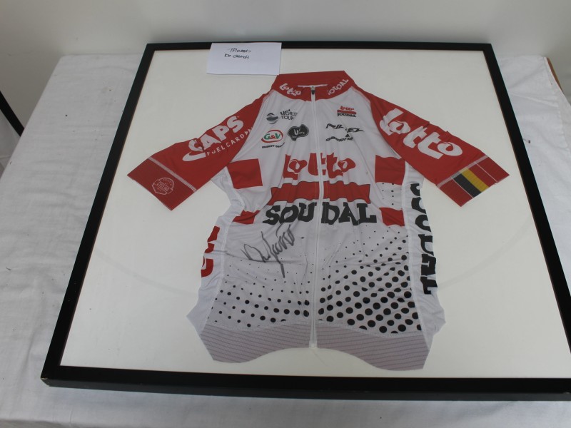 Gesigneerd wielertruitje in kader 'Thomas De Gendt' (Art. 2622)