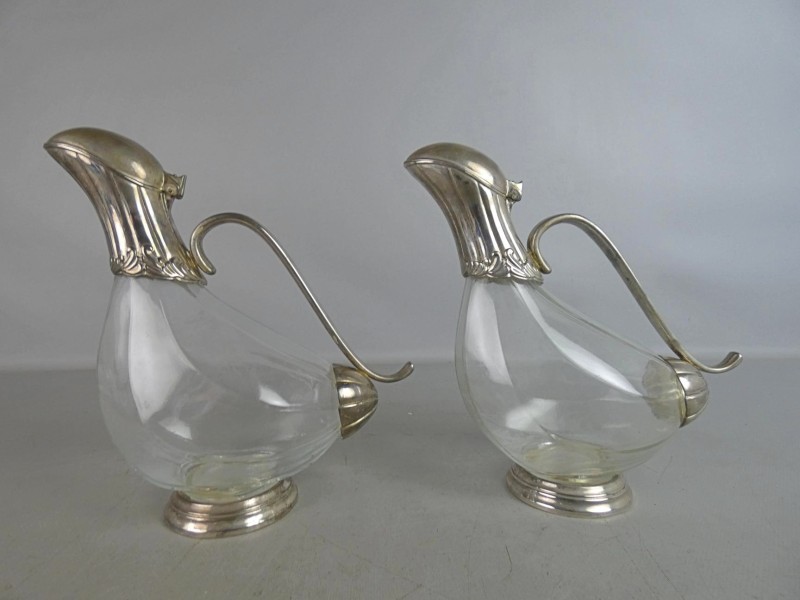 Set van twee serveerkannen - glas en verzilverd metaal