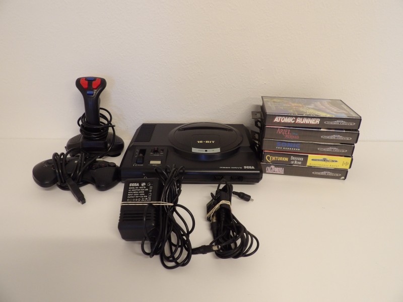 SEGA Mega Drive 16-Bit + 5 games