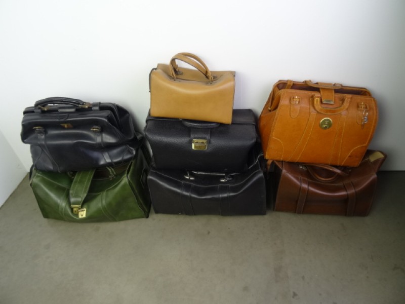 Set van 7 Vintage Reistassen / Aktetassen