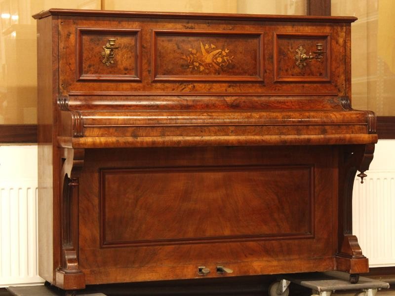 Antieke Steinhart Upright Iron Grand piano met marqueterie en kandelaars - eind 19de eeuw