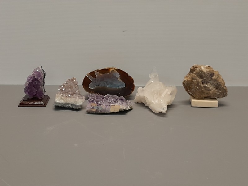 Kavel van 6 natuurlijke kristallen en mineralen