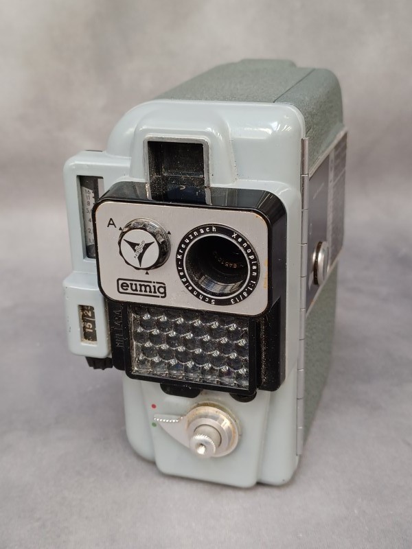 Vintage Eumig filmcamera met Schneider-Kreuznach lens