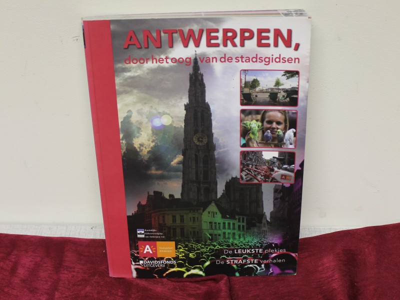 Boek 'Antwerpen, door het oog van de stadsgidsen' (Art. 2888)