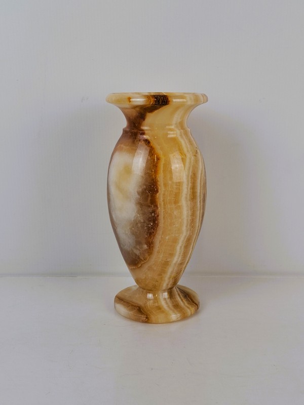 Decoratieve vaas uit onyx, vermoedelijk Pakistan, ca. jaren 1970.