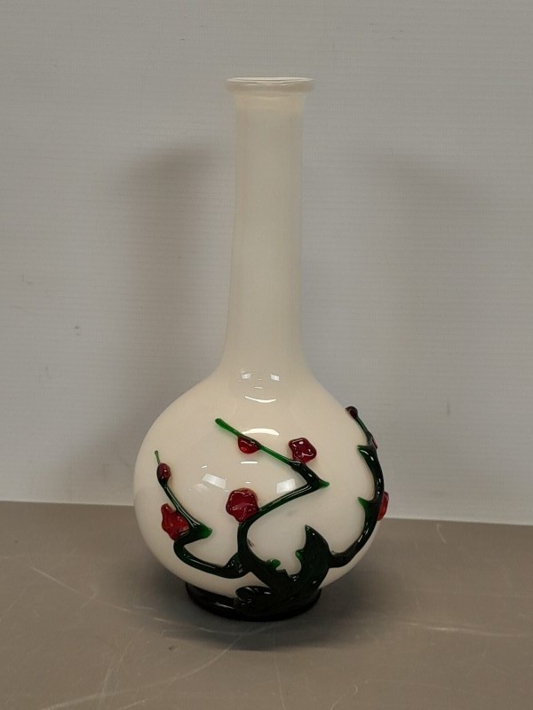 Handgeblazen opaline vaasje