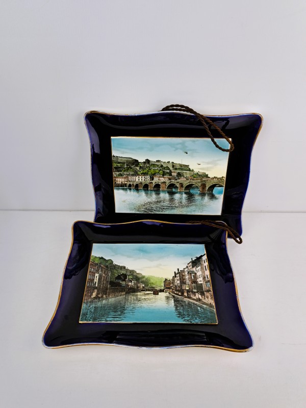 Set van 2 wandborden Sarreguemines – Namur met citadel – ca. 1900.