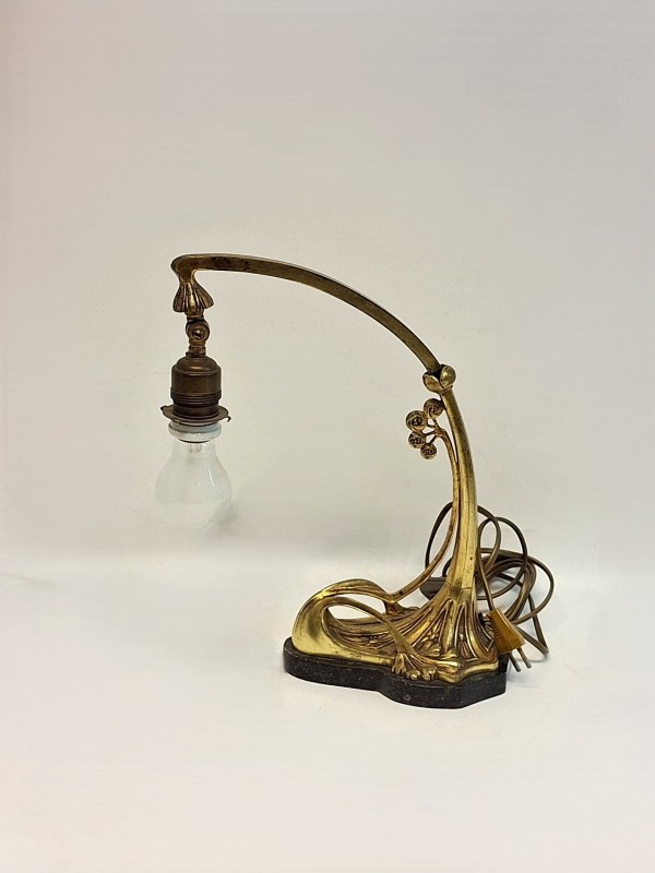 Art Nouveau Lamp zonder kap.