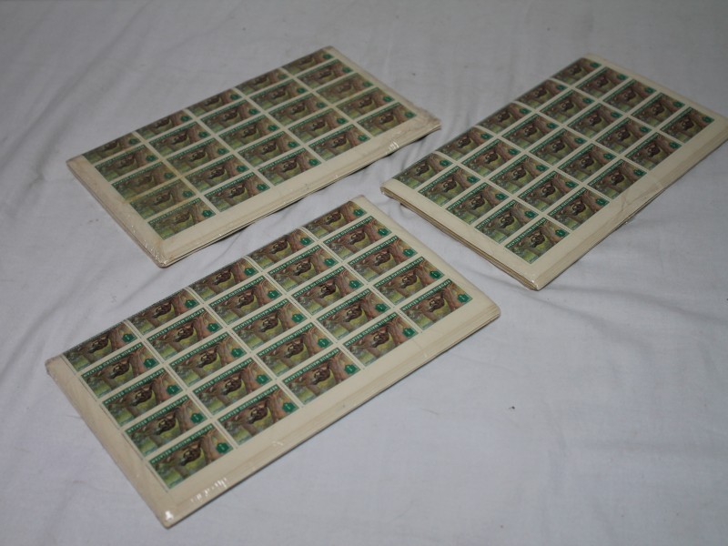 Drie setjes van onbedrukte vellen postzegels Republik Maluku Seletan(Republiek der Zuid-Molukken)- Indonesië (Art. 2941)