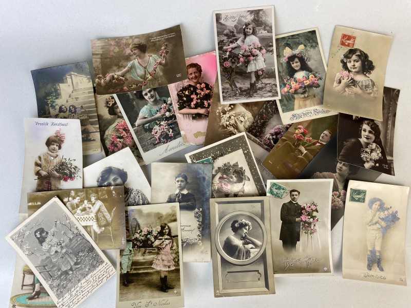 Groot lot oude postkaarten