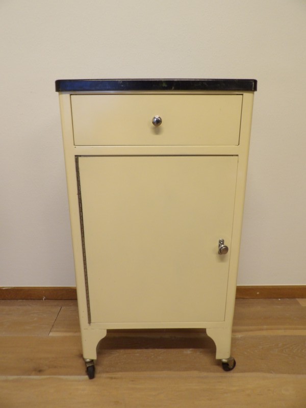 Vintage metalen medische kast