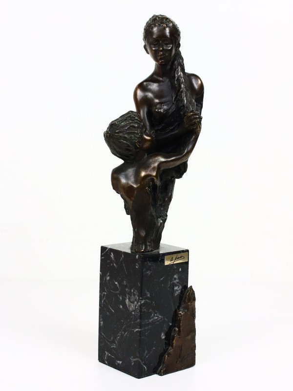 André Paor – “Mother and Child” – Bronsgecoat beeld