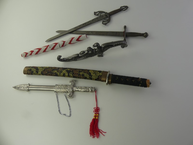 Lot decoratieve messen