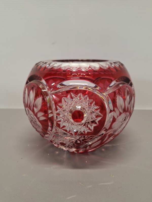 Kristallen rood geslepen glazen vaas - Bohemen