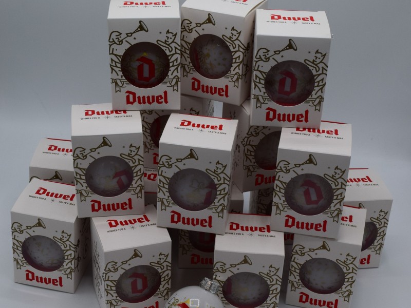 19 kerstballen Duvel