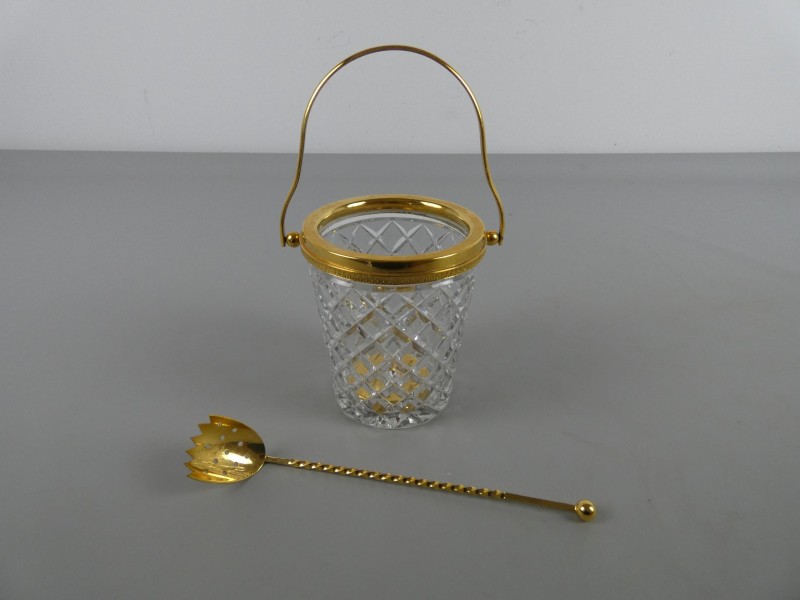 Vergulde ijsemmer met lepel