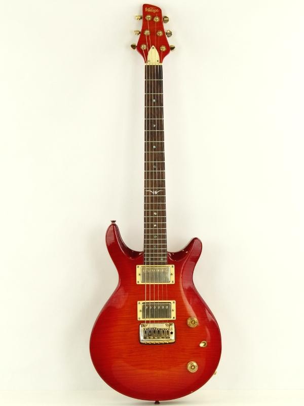 Vintage elektrische gitaar in rood sunburst-afwerking