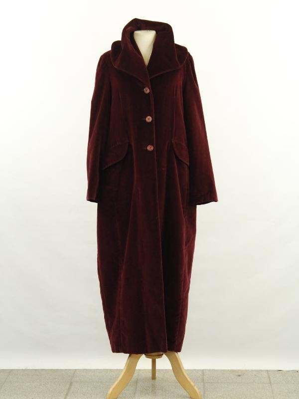 Nicole Cadine (Essentiel Antwerp) - Lange bordeaux velours mantel