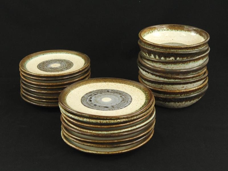 Vallauris - authentiek aardewerk – prachtige 24-delige tafelset - Frankrijk