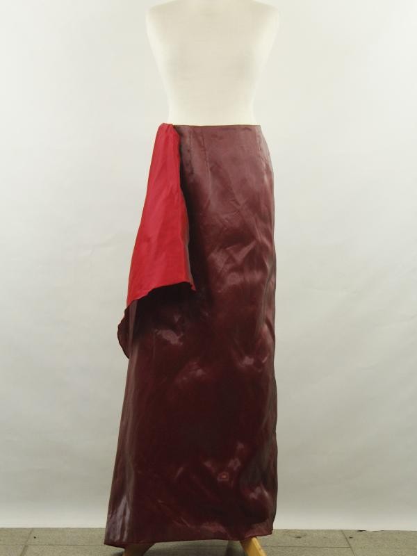 Natan (Edouard Vermeulen) – feestelijke lange rok met satijnglans