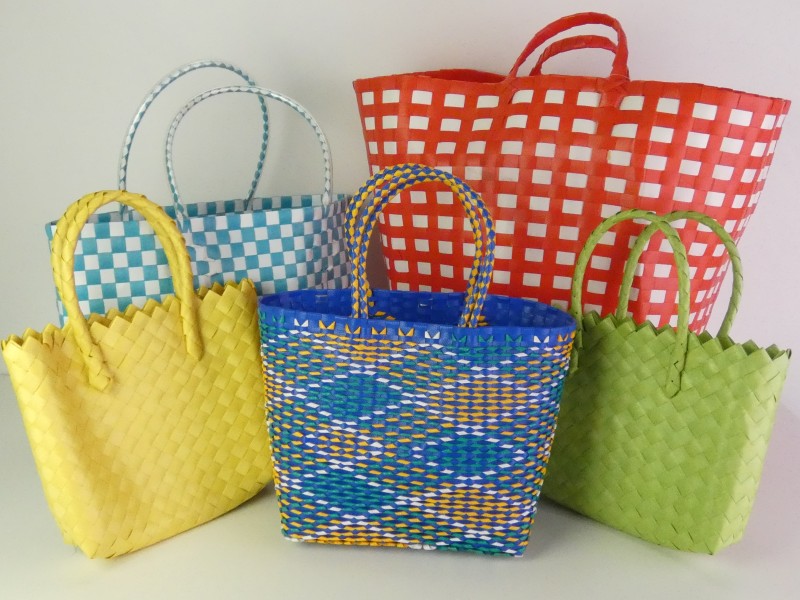 Lot van 5 kuntstof zakken