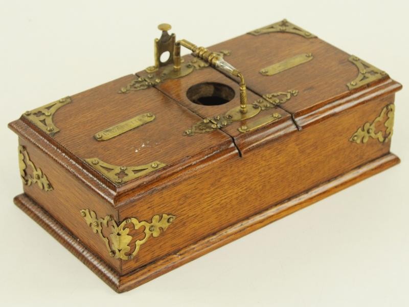 Edward VII eiken en messing sigaren en sigarettendoos