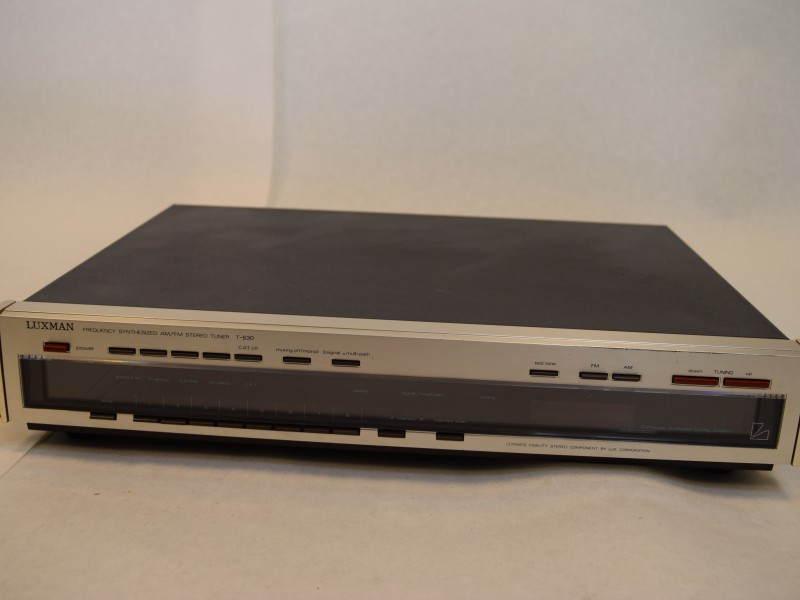 Luxman T-530 FM/AM tuner