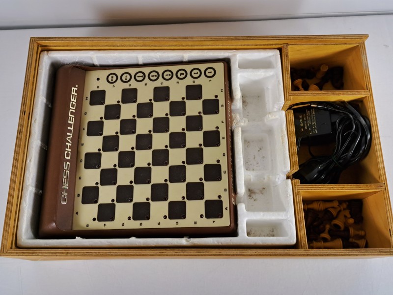 Fidelity Chess Challenger SCC vintage schaakcomputer uit de jaren 1980.
