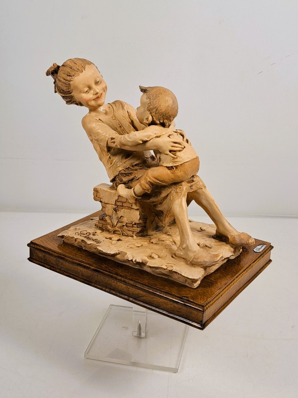 Beeldje van spelende kinderen – Giuseppe Armani.