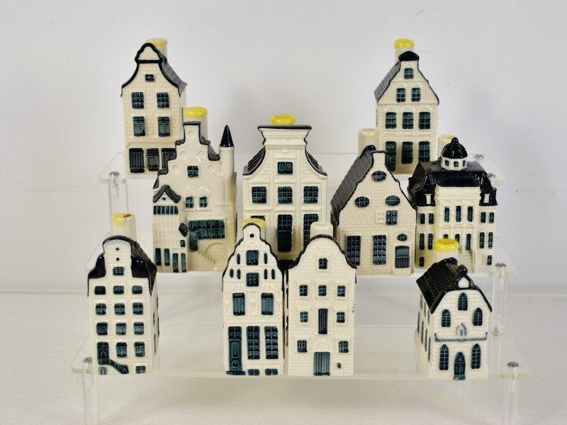 Set van 10 KLM Delfts blauwe huisjes met Bols jenever.