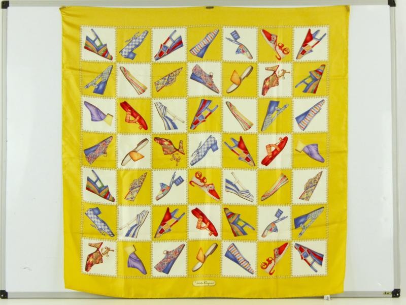 Vintage Salvatore Ferragamo foulard – 100% zijde – schoenenmotief