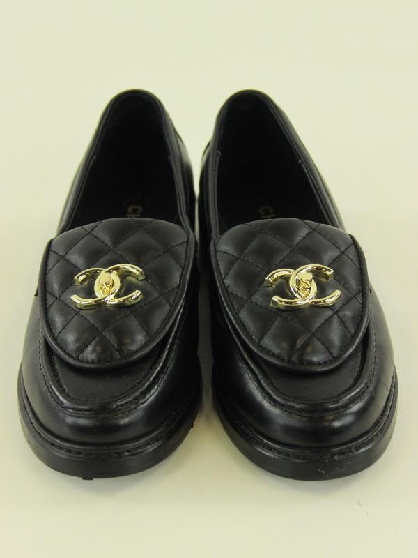 Chanel Zwarte lederen loafers met uitvouwbare bovenkant en goudkleurige  details