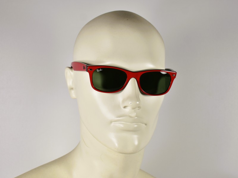 Ray-Ban Wayfarer zonnebril rood zwart.